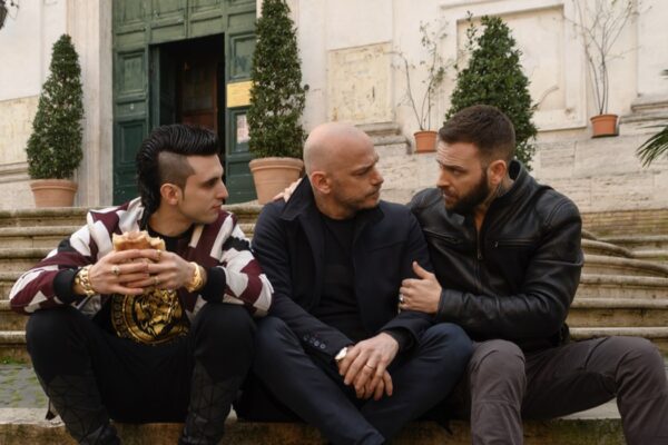 Da sinistra: Giacomo Ferrara, Filippo Nigro e Alessandro Borghi in una scena di Suburra 3. Credits: Netflix.
