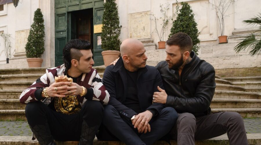 Da sinistra: Giacomo Ferrara, Filippo Nigro e Alessandro Borghi in una scena di Suburra 3. Credits: Netflix.