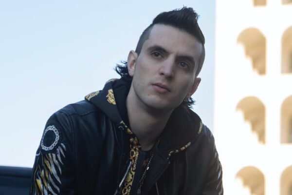 Giacomo Ferrara nei panni di Spadino in una scena di Suburra 3. Credits: Netflix.