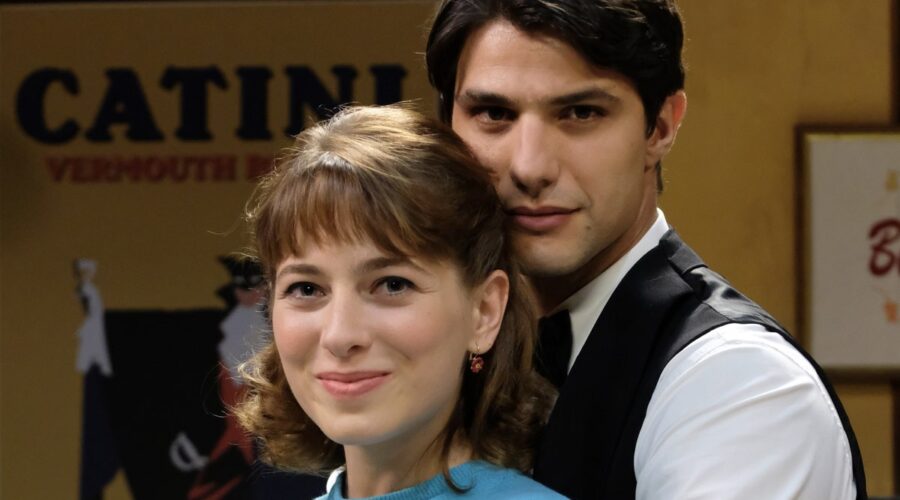 Il Paradiso delle Signore 4 Roberta e Marcello interpretati da Federica De Benedittis e Pietro Masotti in Caffetteria Credits RAI