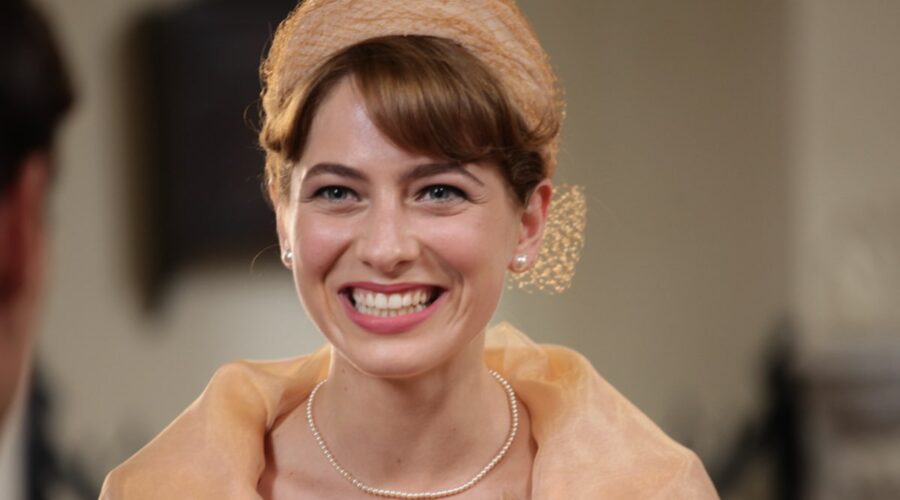 Federica De Benedittis (Roberta Pellegrino) in un posato per “Il Paradiso delle Signore 4”. Credits: P. Bruni/Rai.