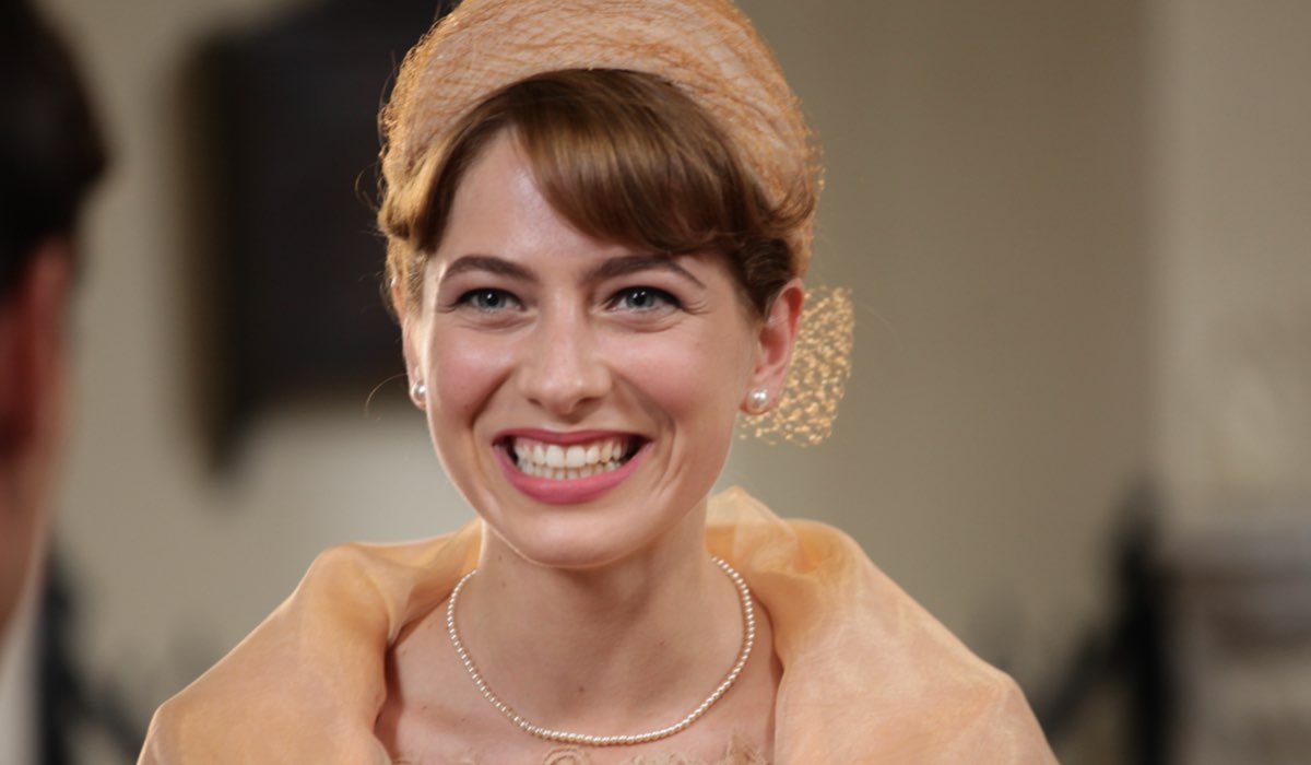 Federica De Benedittis (Roberta Pellegrino) in un posato per “Il Paradiso delle Signore 4”. Credits: P. Bruni/Rai.