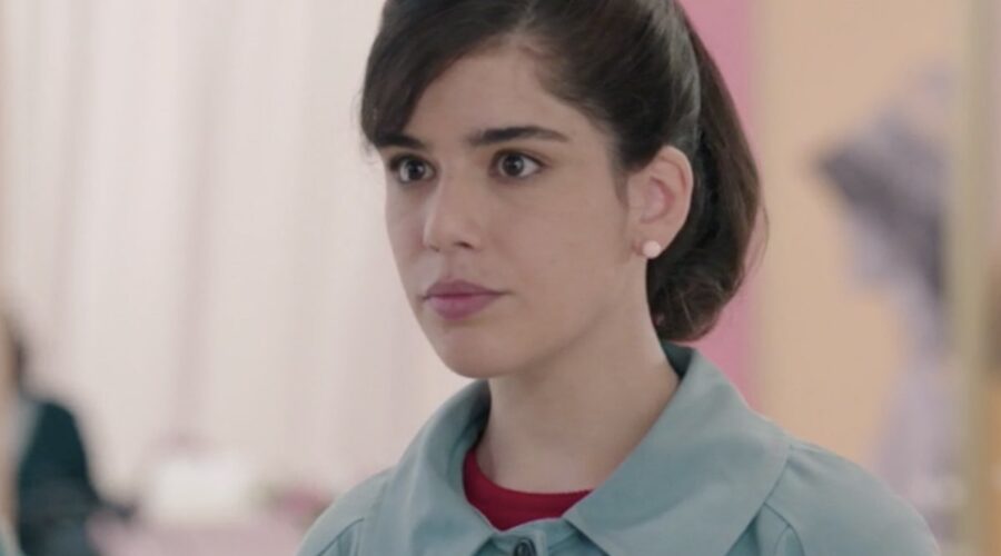 Il Paradiso delle Signore 5 Stefania Colombo interpretata da Grace Ambrose, qui per la prima volta al Paradiso nella puntata 8 Credits RAI