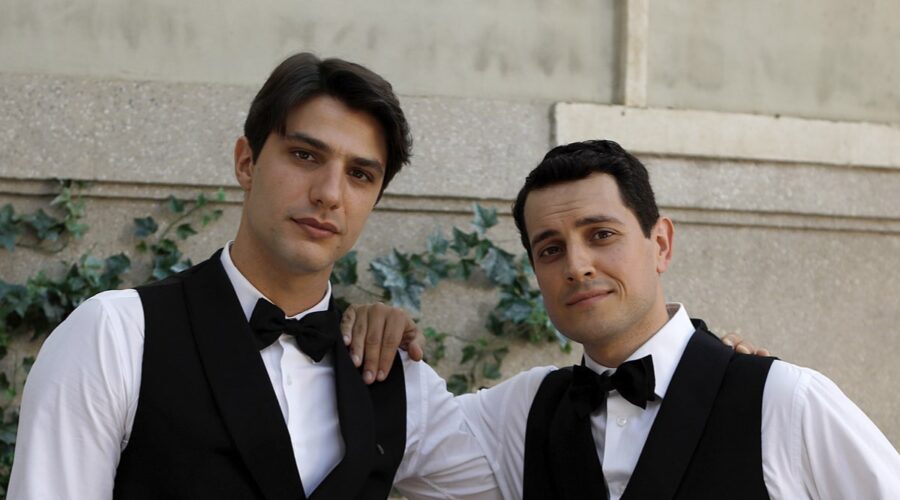 Il Paradiso delle Signore, i soci e amici Marcello e Salvatore interpretati da Pietro Masotti e Emanuel Caserio, qui in un posato Credits RAI