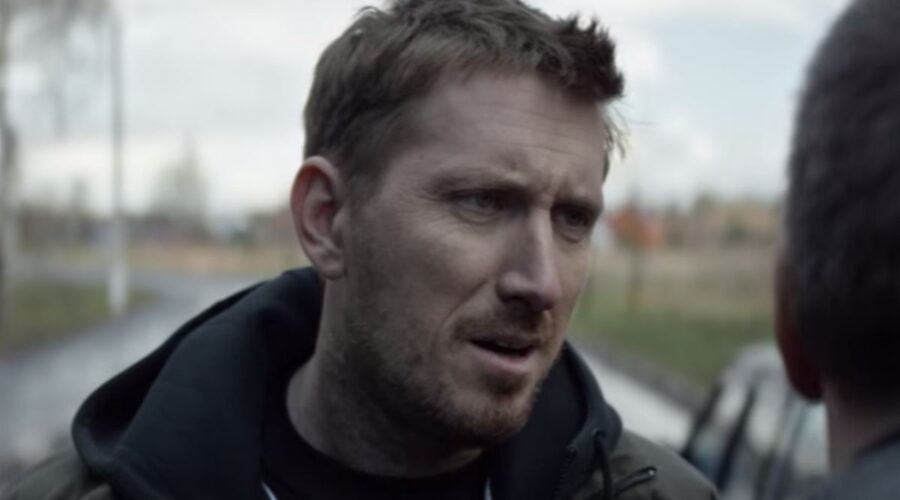 Kirill Käro in una scena di To The Lake serie tv Credits Netflix