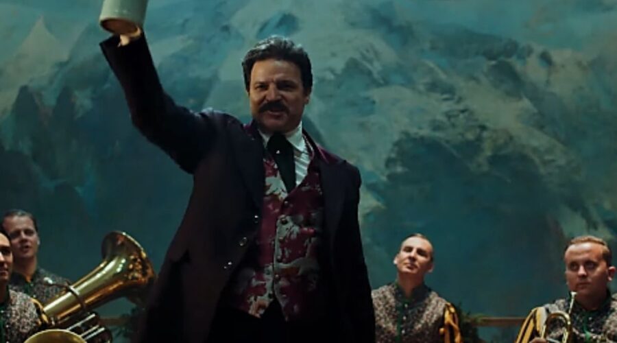 Mišel Matičević in una scena dal trailer di Oktoberfest birra e sangue credits Netflix