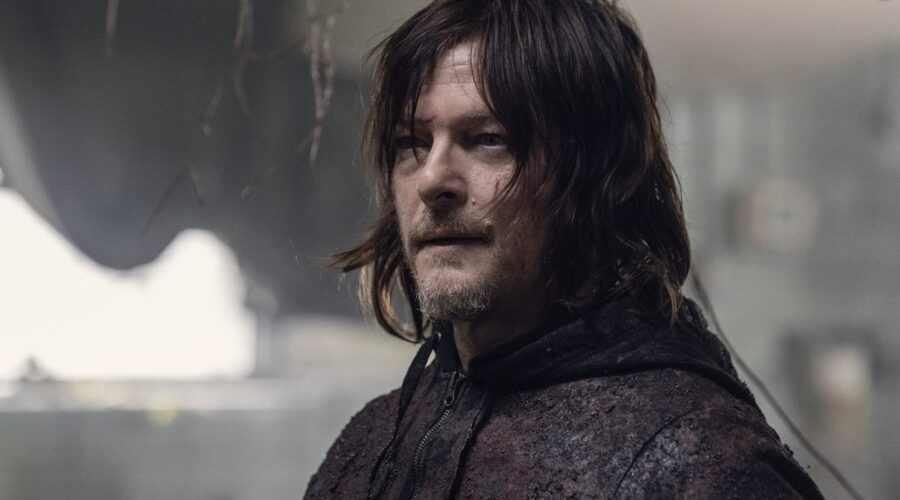 Norman Reedus in una scena di The Walking Dead 10x16 