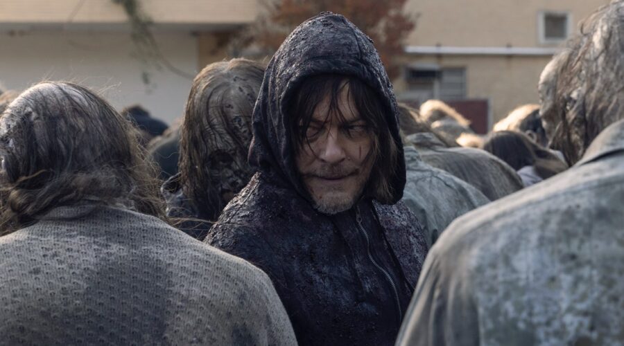 Norman Reedus nei panni di Daryl in una scena di The Walking Dead 10x16 “Una Morte Certa
