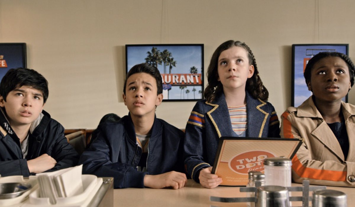 Isaac Arellanes (Ruben), Justin Sanchez (Curtis), Hannah Levinson (Donna) e Amadi Chapata (Chevon) Ne Lo Scrittore Fantasma. Credits: Apple Tv Plus