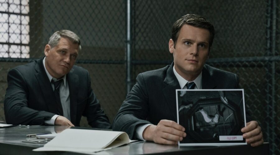Da sinistra: Holt McCallany e Jonathan Groff in una scena di “Mindhunter”. Credits: Patrick Harbron/Netflix.