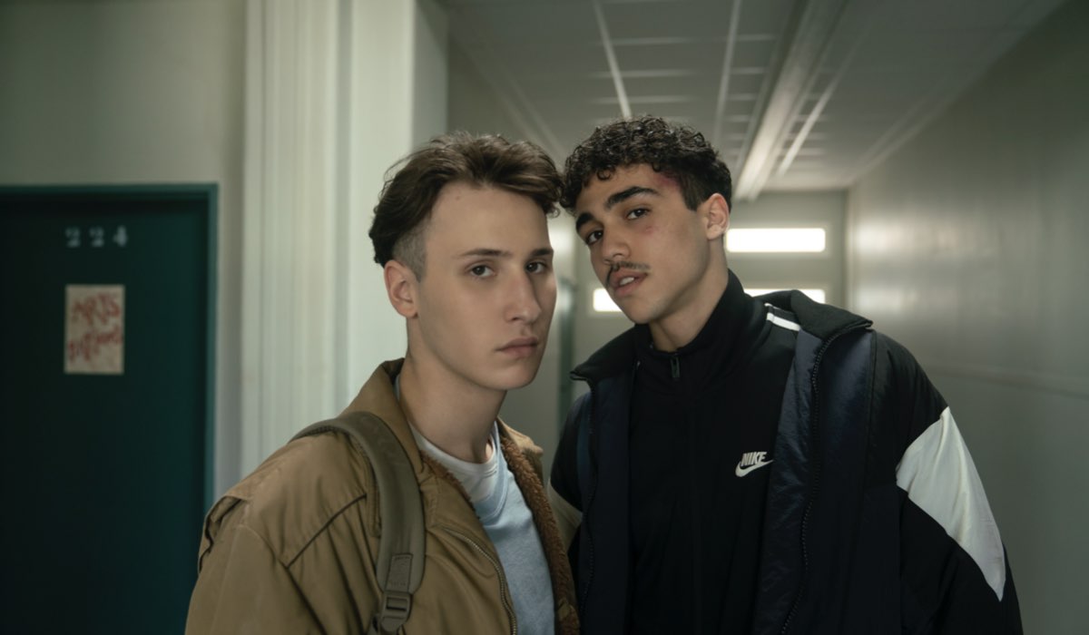 Da sinistra: Nemo Schiffman (Victor) e Carl Malapa (Sofiane). Credits: Lou Faulon/Netflix.