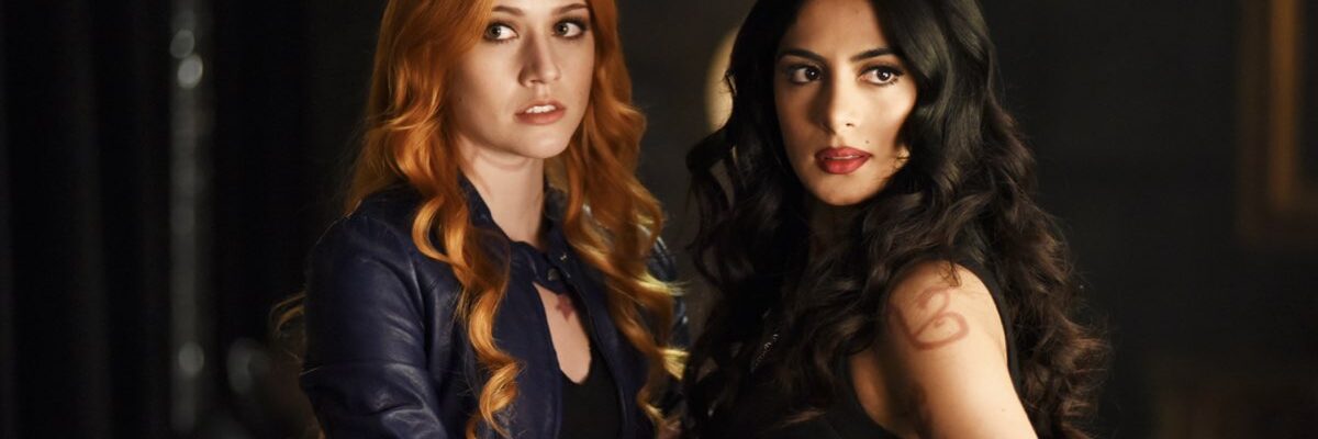 shadowhunters clary e izzie courtesy of everett collection