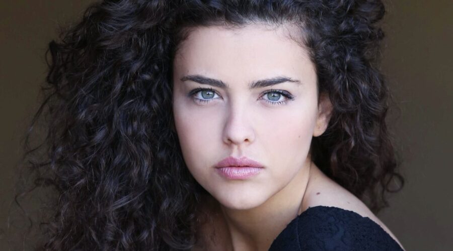 Chiara Russo interpreta Maria Puglisi ne Il Paradiso delle Signore Daily, qui in un posato Credits RAI