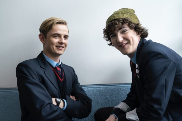 Da sinistra: Otto Farrant e Brenock O'Connor in Alex Rider. Credits: Sony Pictures Television e Amazon Prime Video.