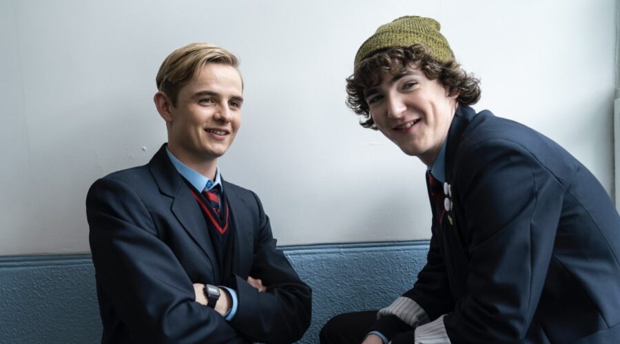 Da sinistra: Otto Farrant e Brenock O'Connor in Alex Rider. Credits: Sony Pictures Television e Amazon Prime Video.