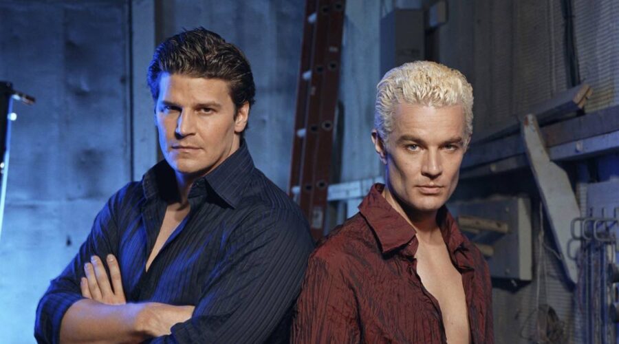 David Boreanaz e James Marsters sono Angel e Spike in Angel 5 credits The WB