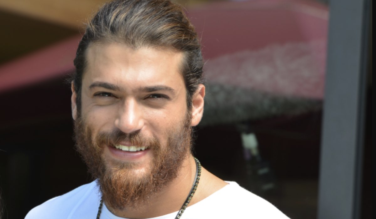 Daydreamer CAN YAMAN nei panni di CAN DIVIT, qui in un posato Credits GLOBAL TELIF HAKLARI YAPIMCILIK TIC. A.S. e Mediaset