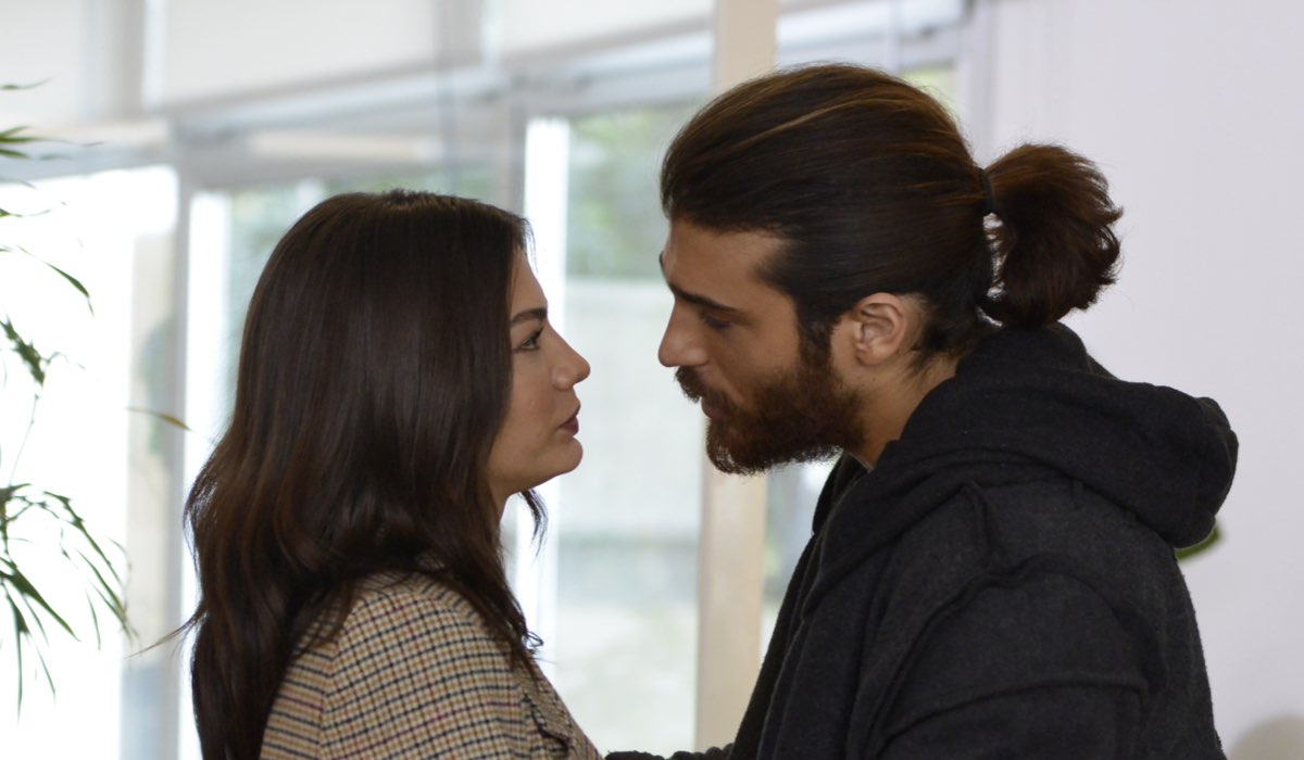 Demet Özdemir e Can Yaman in Daydreamer Credits Mediaset