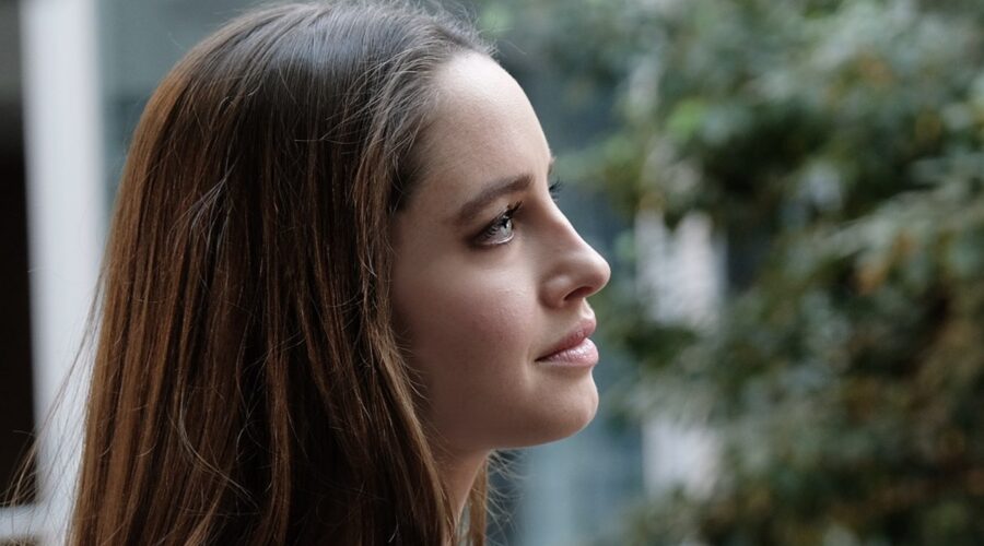 Doc - Nelle tue mani Giulia Giordano interpretata da Matilde Gioli, qui di profilo Credits RAI