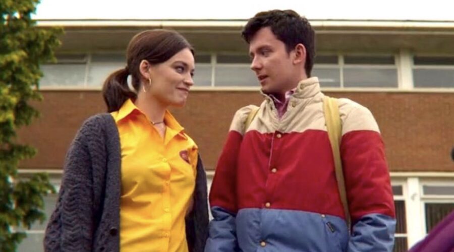Emma Mackey e Asa Butterfield sono Maeve e Otis in Sex Education 2 credits Netflix