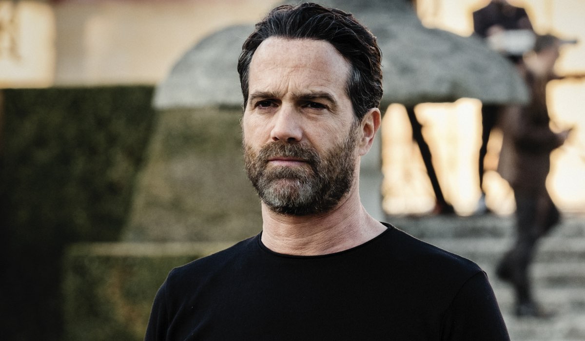 Fausto Maria Sciarappa è Castelli ne L'alligatore Credits RAI