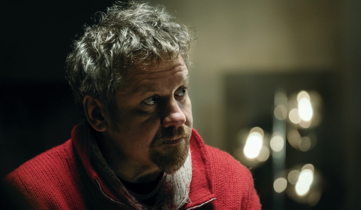 Gianluca Gobbi è Max ne L'alligatore Credits RAI