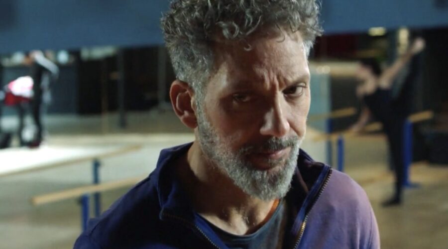 Gli orologi del diavolo, qua una scena con Giuseppe Fiorello nel ruolo di Marco Merani nel primo episodio Credits RAI