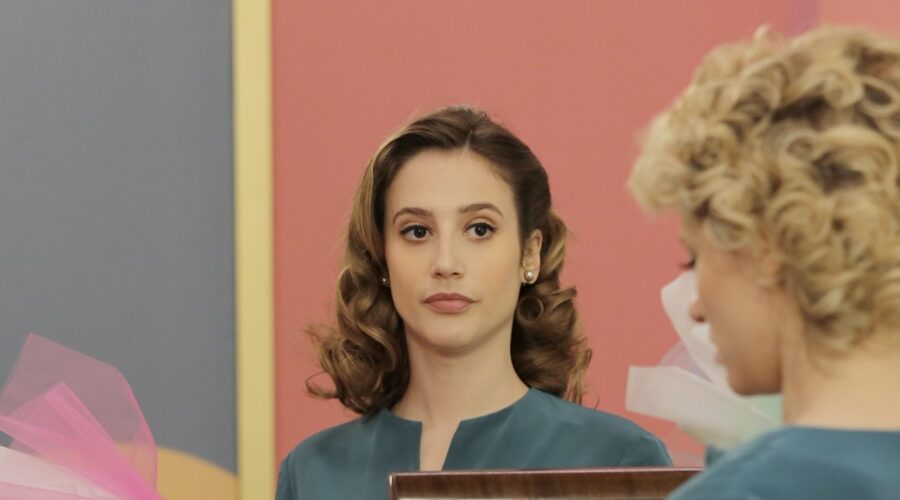 Mariavittoria Cozzella interpreta Dora Vianello ne Il Paradiso delle Signore, qui in una scena della stagione 4 o Daily 2 Credits P. Bruni e RAI