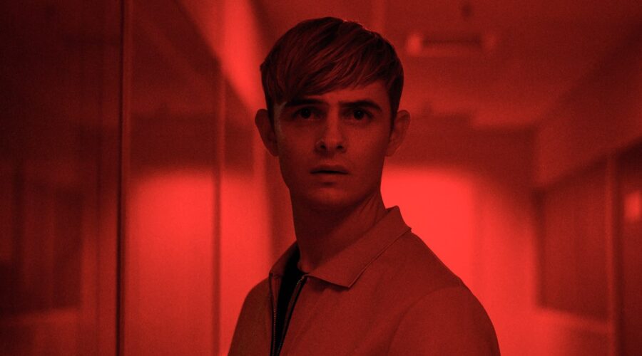Otto Farrant in una scena di Alex Rider. Credits: Sony Pictures Television e Amazon Prime Video.