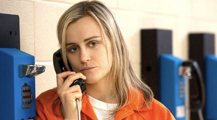 Taylor Schilling nei panni di Piper in Orange Is The New Black credits Netflix