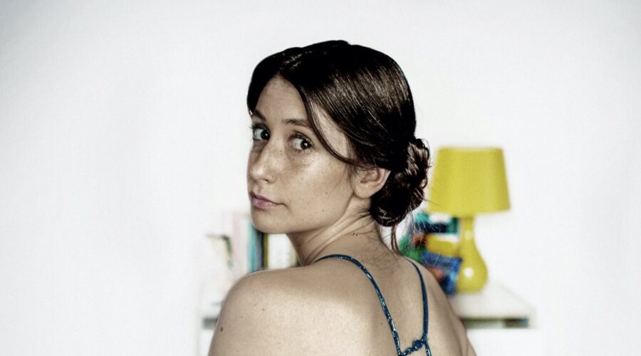 L'attrice Charly Clive interpreta Marnie in Pure. Credits: RaiPlay.