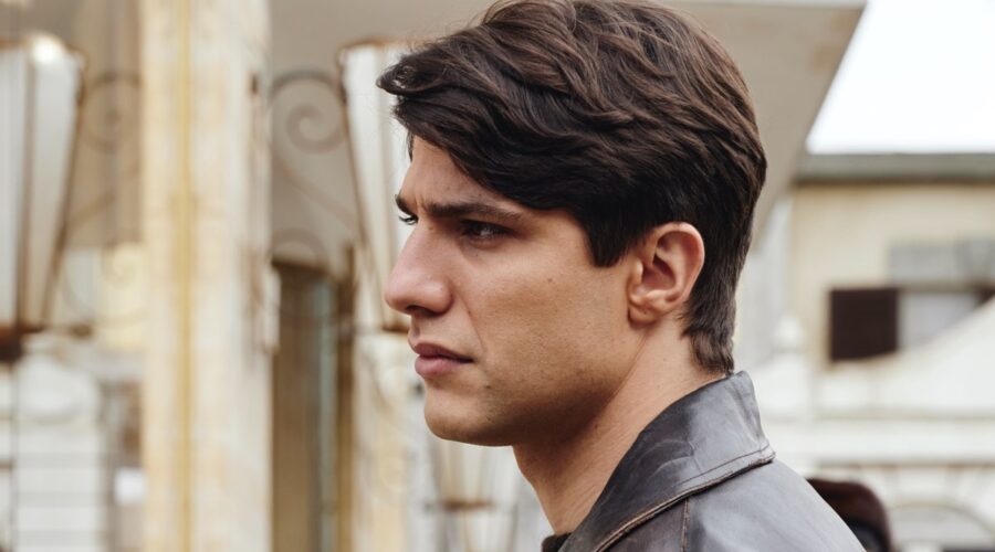 il paradiso delle signore pietro masotti interpreta marcello barbieri qui di profilo in un posato credits rai