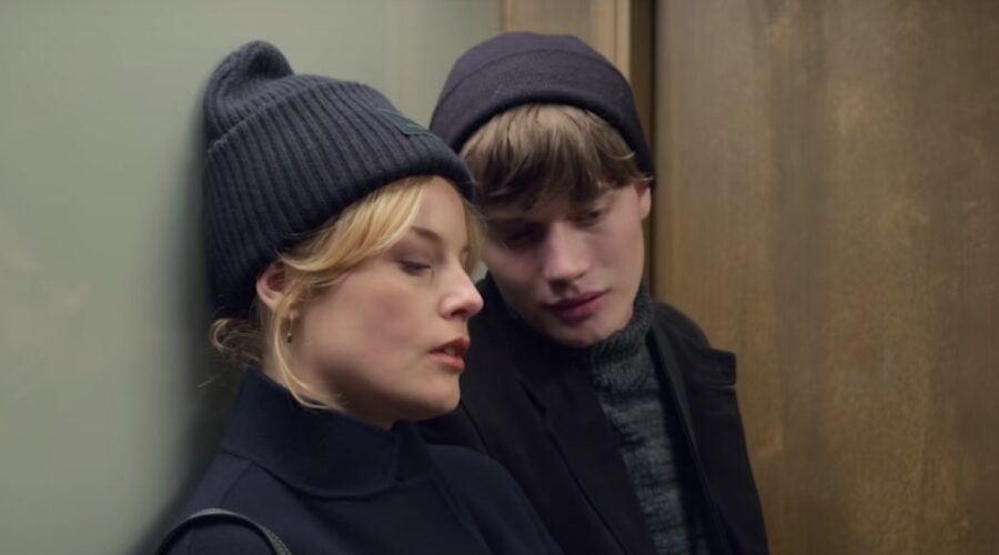 Ida Engvoll e Björn Mosten in una scena di Love & Anarchy. Credits: Netflix.