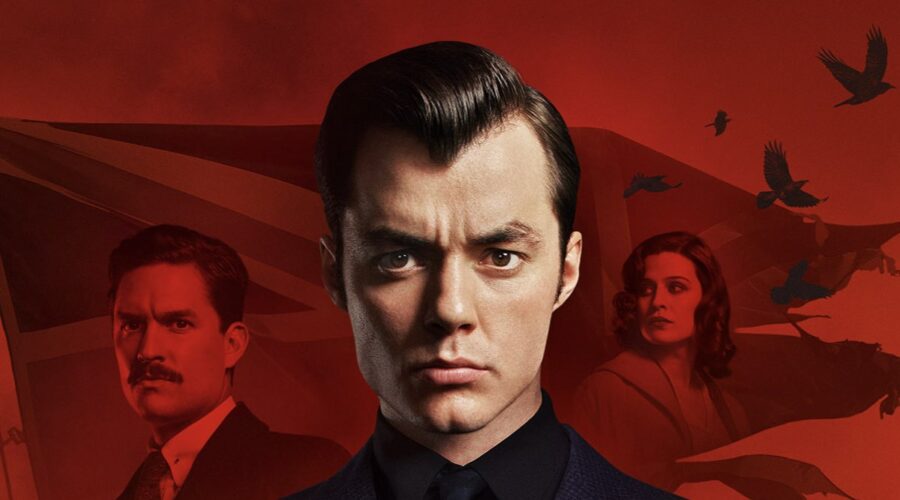 Da sinistra: Ben Aldridge, Jack Bannon e Emma Paetz nel poster di Pennyworth 2. Credits: Starzplay.
