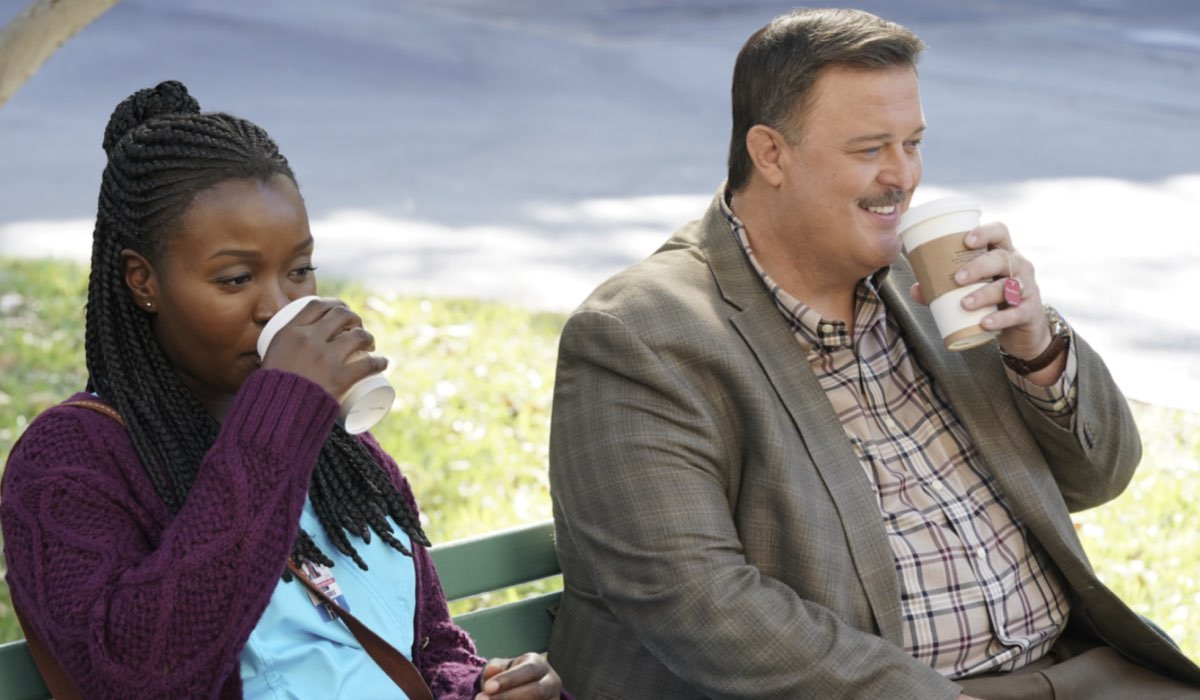 Bob Hearts Abishola Folake Olowofoyeku Nei Panni Di Abishola E Billy Gardell Interpreta Bob Credits Foto Di Warner Bros Entertainment Inc E Mediaset