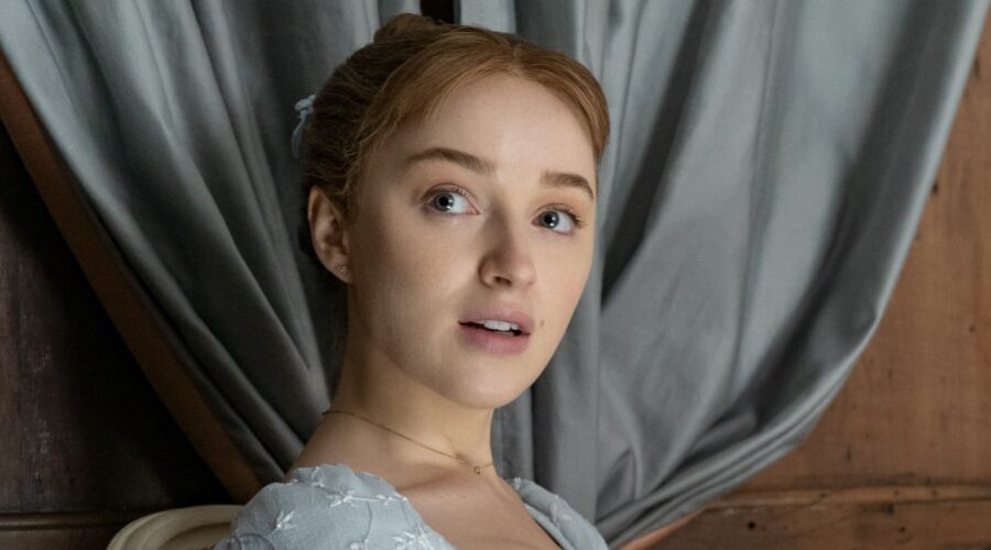 Phoebe Dynevor (Daphne Bridgerton) in