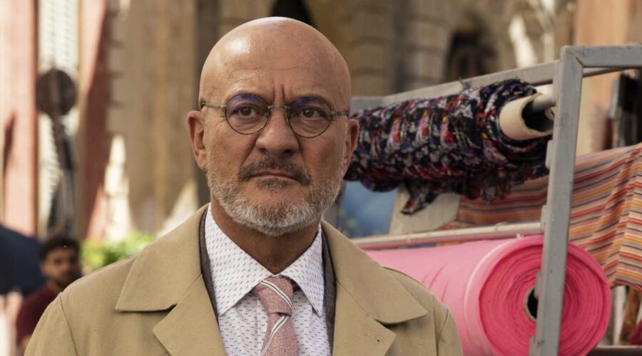 claudio bisio in una scena di cops una banda di poliziotti credits gianni fiorito e sky