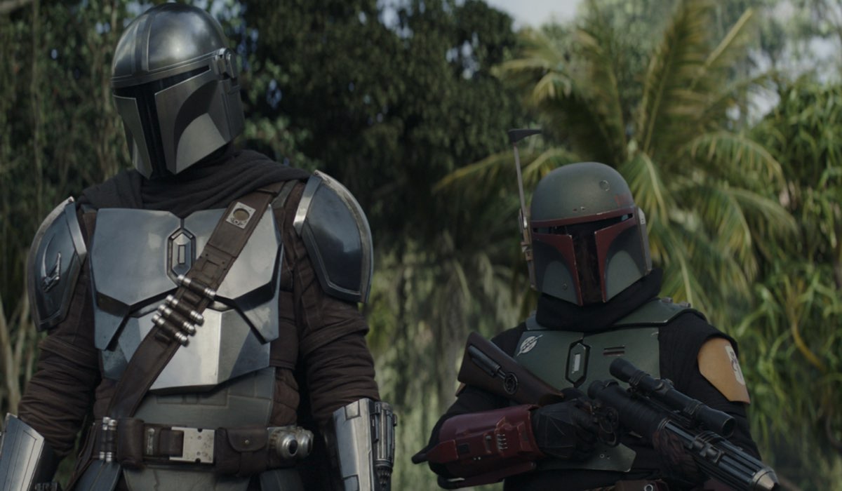 Din Djarin (Pedro Pascal) e Boba Fett (Temuera Morrison) in The Mandalorian Stagione 2 Episodio 7 “Il Vendicatore”. Credits: Disney/LucasFilm.