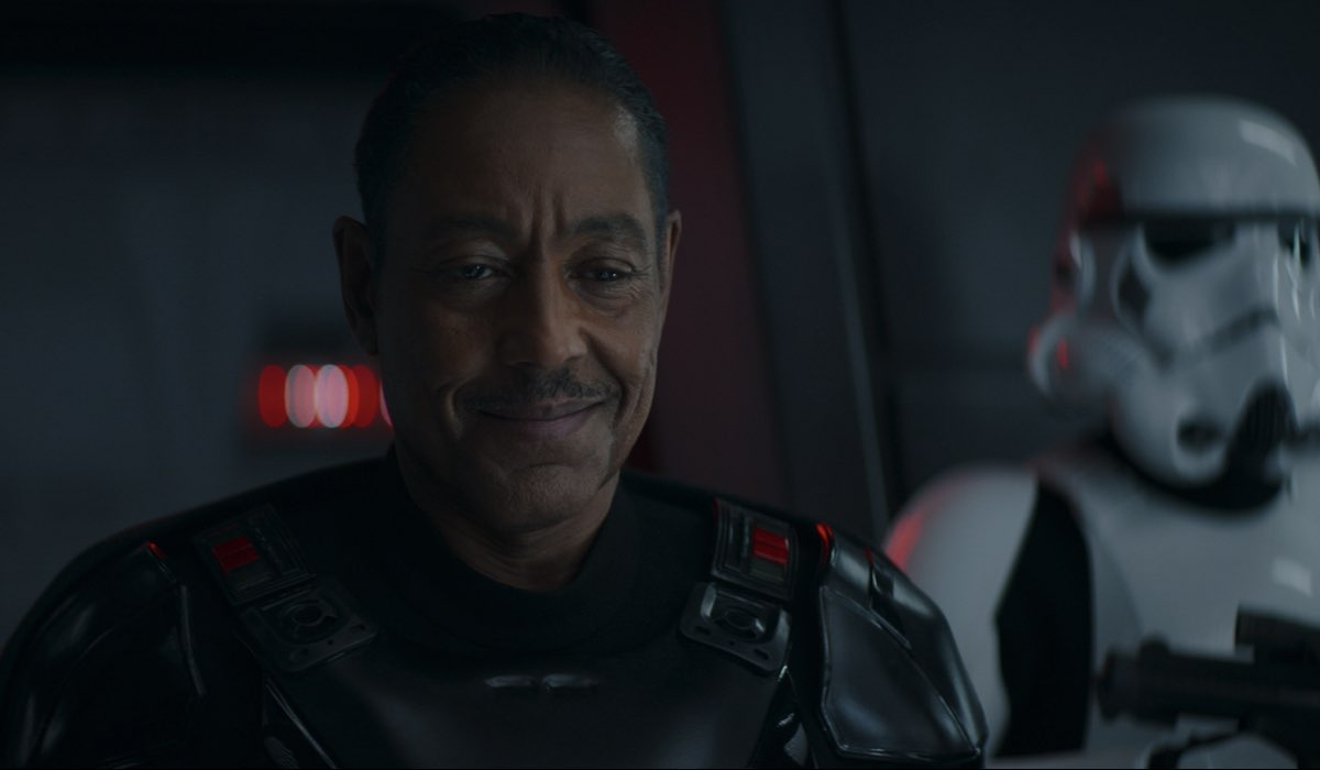 Giancarlo Esposito nei panni del Moff Gideon nell'episodio 6 di The Mandalorian Stagione 2. Credits: Disney Plus.