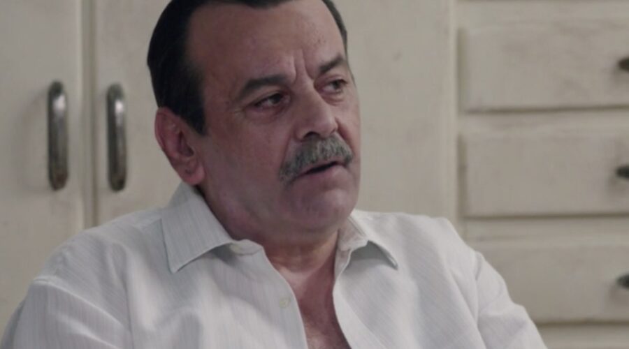 Il Paradiso Delle Signore 5 Giuseppe Amato Interpretato Da Nicola Rignanese Qui A Casa Nella Puntata 46 Credits Rai