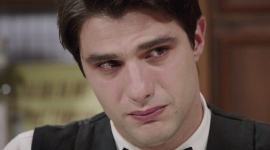 Il Paradiso Delle Signore 5 Marcello Barbieri Interpretato Da Pietro Masotti Qui Nella Puntata 55 Piange In Caffetteria Credits Rai