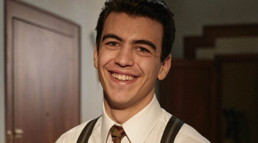 Il Paradiso Delle Signore 5 Pietro Conti Interpretato Da Andrea Savorelli Qui In Un Posato Credits Rai