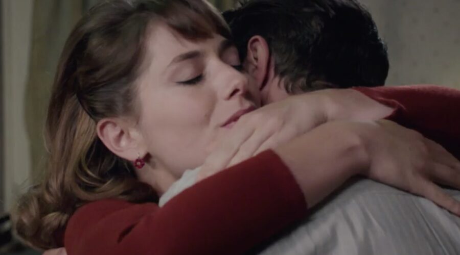 il paradiso delle signore 5 roberta pellegrino e marcello barbieri interpretati da federica de benedittis e pietro masotti qui abbracciati nella puntata 34 credits rai