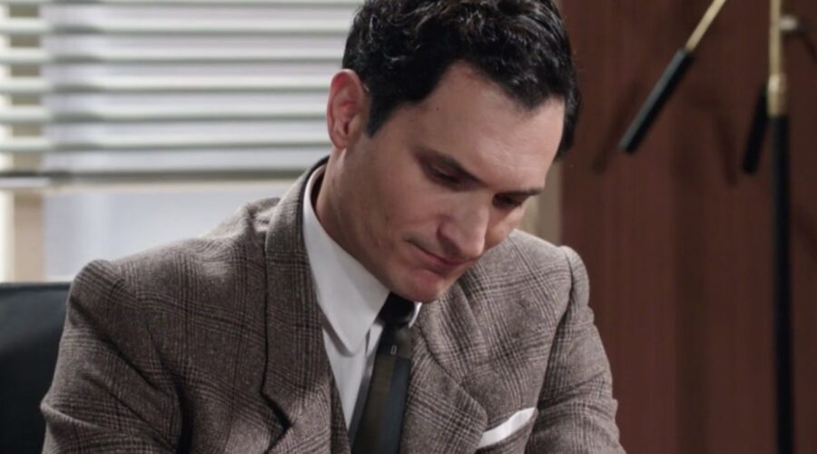 Il Paradiso Delle Signore 5 Vittorio Conti Interpretato Da Alessandro Tersigni Qui Nel Suo Studio Nella Puntata 45 Credits Rai