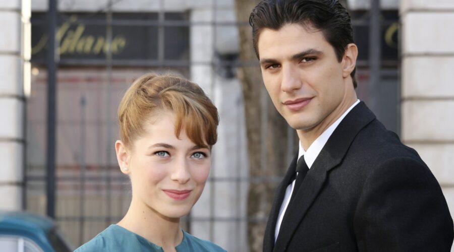 il paradiso delle signore roberta pellegrino e marcello barbieri interpretati da federica de benedittis e pietro masotti qui in un posato per la stagione 4 credits rai