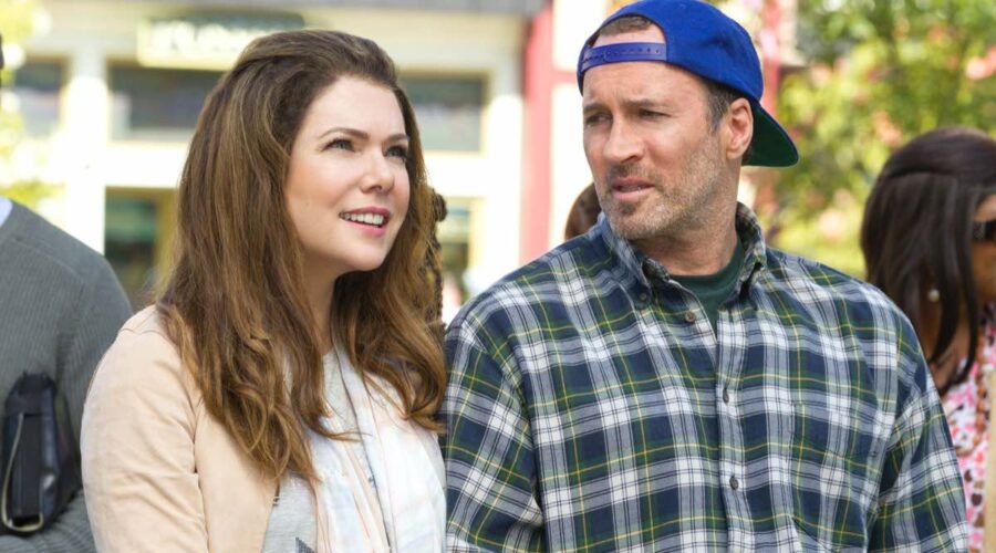 Lauren Graham (Lorelai) E Scott Patterson (Luke) Nel Revival Di Una Mamma Per Amica. Credits: Saeed Adyani/Netflix