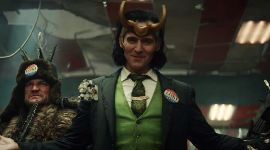 Tom Hiddleston nei panni di Loki in una scena della serie. Credits: Marvel Studios/Disney.