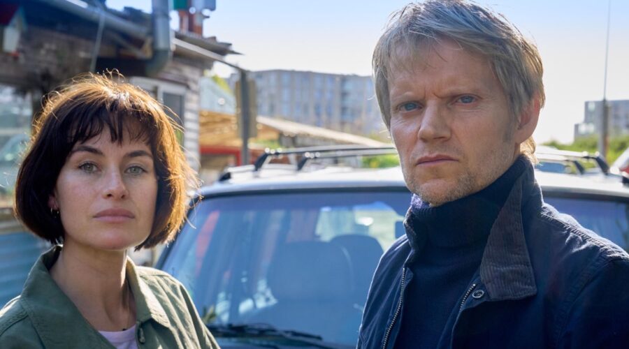 Da Sinistra: Maimie McCoy (Lucienne) E Marc Warren (Van) In