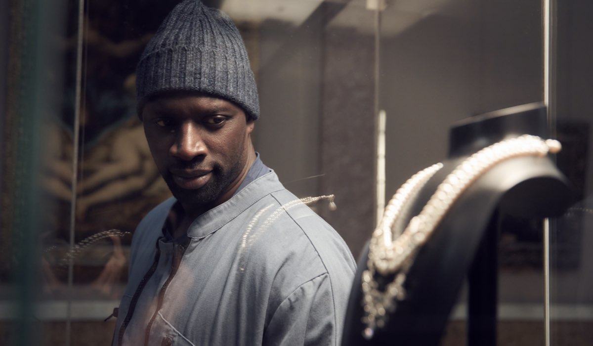 Omar Sy veste i panni di Assane Diop in Lupin. Credits: Emmanuel Guimier/Netflix.