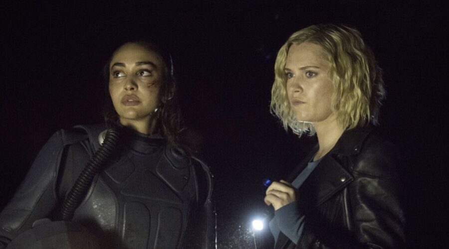 Raven e Clarke in una scena di The 100 7. Credits: Mediaset